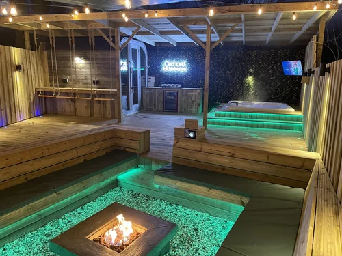 Orchard Hideaway green garden setting with spa facilities near Penrith